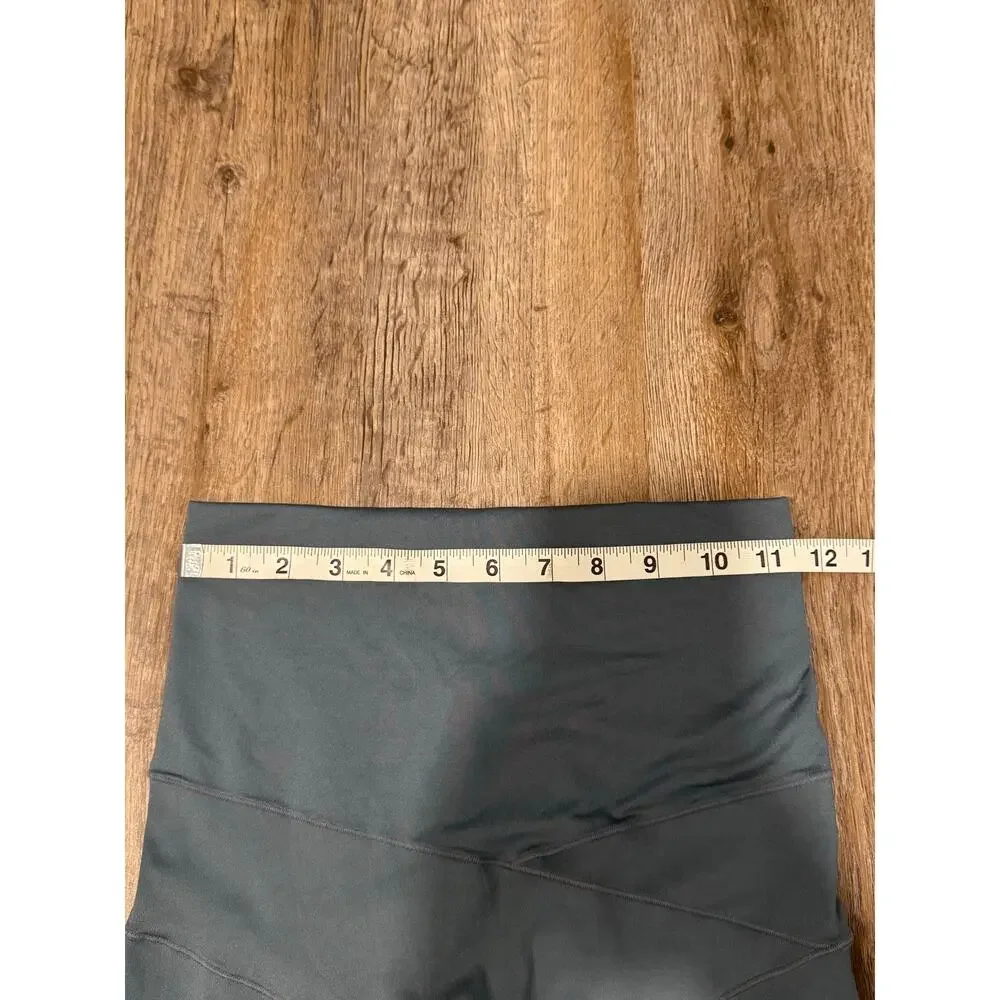 Nike One Women's Maternity High-Waisted Leggings Size Small Short
